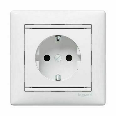 LEG 774421 VA BÍLÁ ZÁSUVKA 2P+T SCHUKO CL