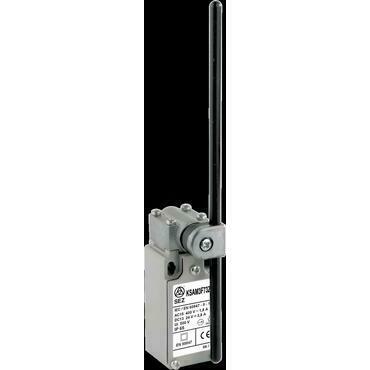 SEZ KSAM3F73W02 Koncový spínač kovový, ovládaný nylonovou tyčkou (průměr 6 mm), šířka 30 mm