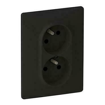 Zásuvka dvojitá 2x2P+T LEG 756376 Valena Life černá