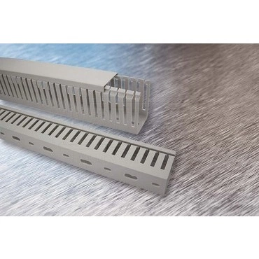 wpr7056 W-S2580 rozvaděčový kanál, žebro 6 mm, výřez 4 mm, 25 x 80 mm, šedá RAL 7030 + víko, d.: 2m