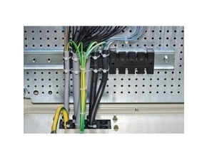 SCHN NSYSCCDINLG140 Držák pro kabely š.140 mm, max. 9 kabelů (obj. množství 10 ks)