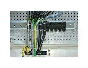 SCHN NSYSCCDINLG75 Držák pro kabely š.75 mm, max. 5 kabelů (obj. množství 10 ks)