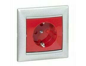 LEG 774327 VA ČERVENÁ ZÁSUVKA 2P+T SCHUKO