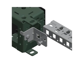 SCHN NSYSPCR Držák pro příčník soklu (obj.množství 12ks)