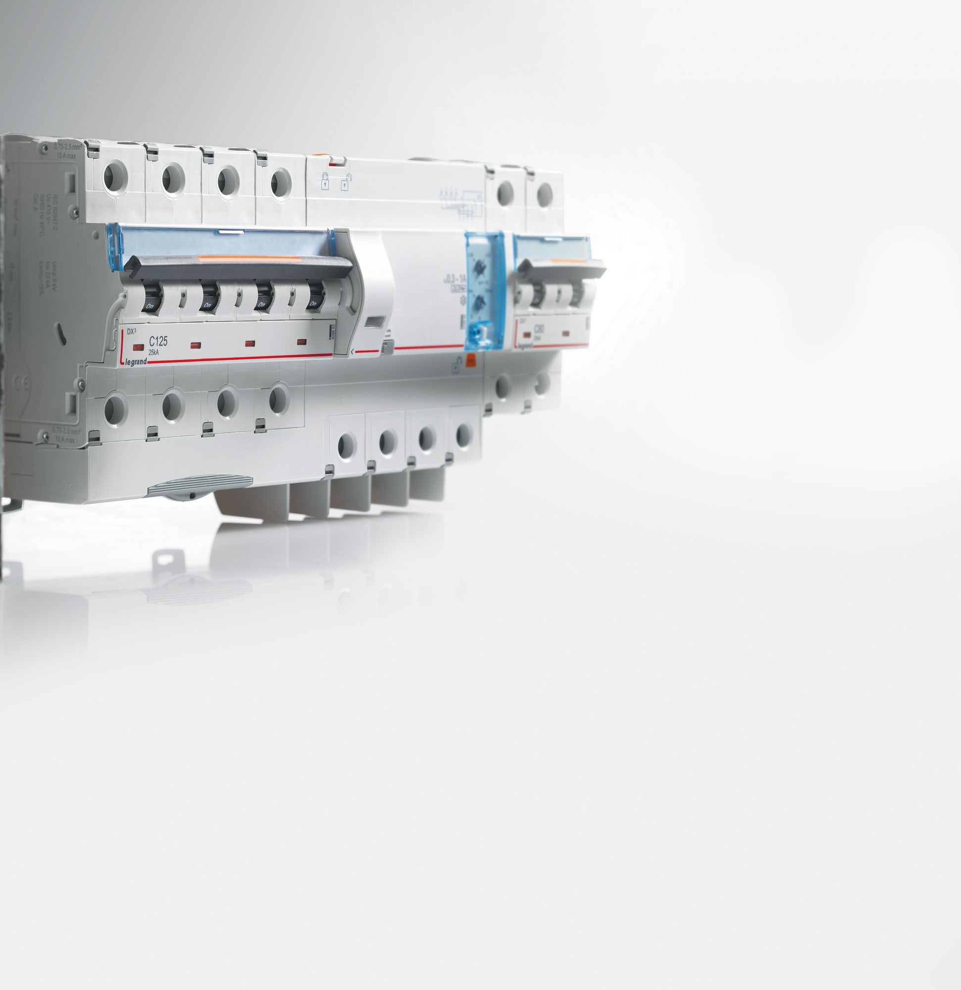 Jistič dvoupolový LEGRAND 409775 DX3 2P C80 25KA