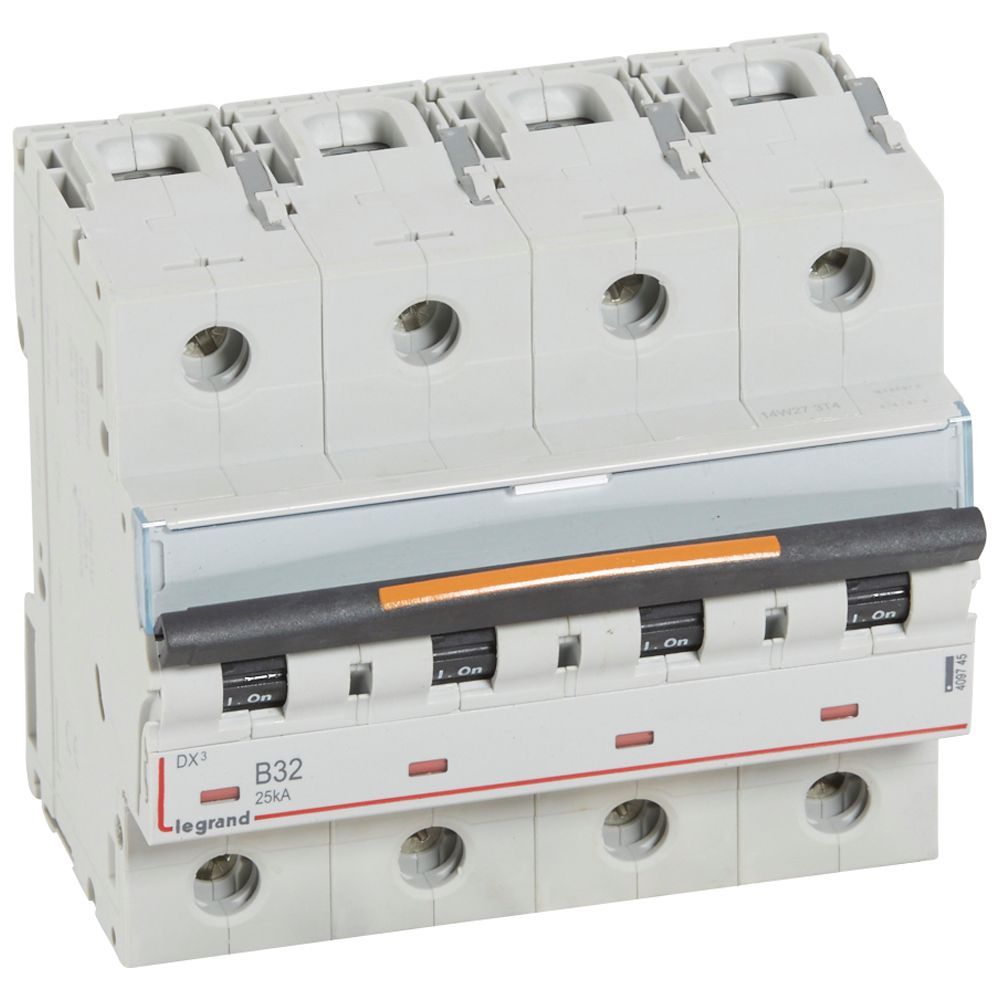 Jistič čtyřpolový LEGRAND 409745 DX3 4P B32 25KA