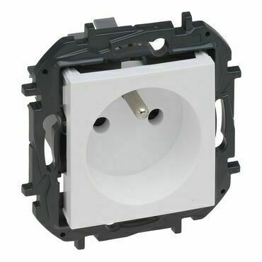 Zásuvka 230 V jednonásobná Legrand Niloé Step bílá