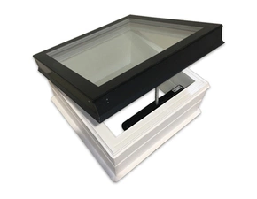 Světlík plochý otevíravý DEKLIGHT NO FRAME/RAL 7021 OPE/EL trojsklo manžeta 15 cm 100×100 cm
