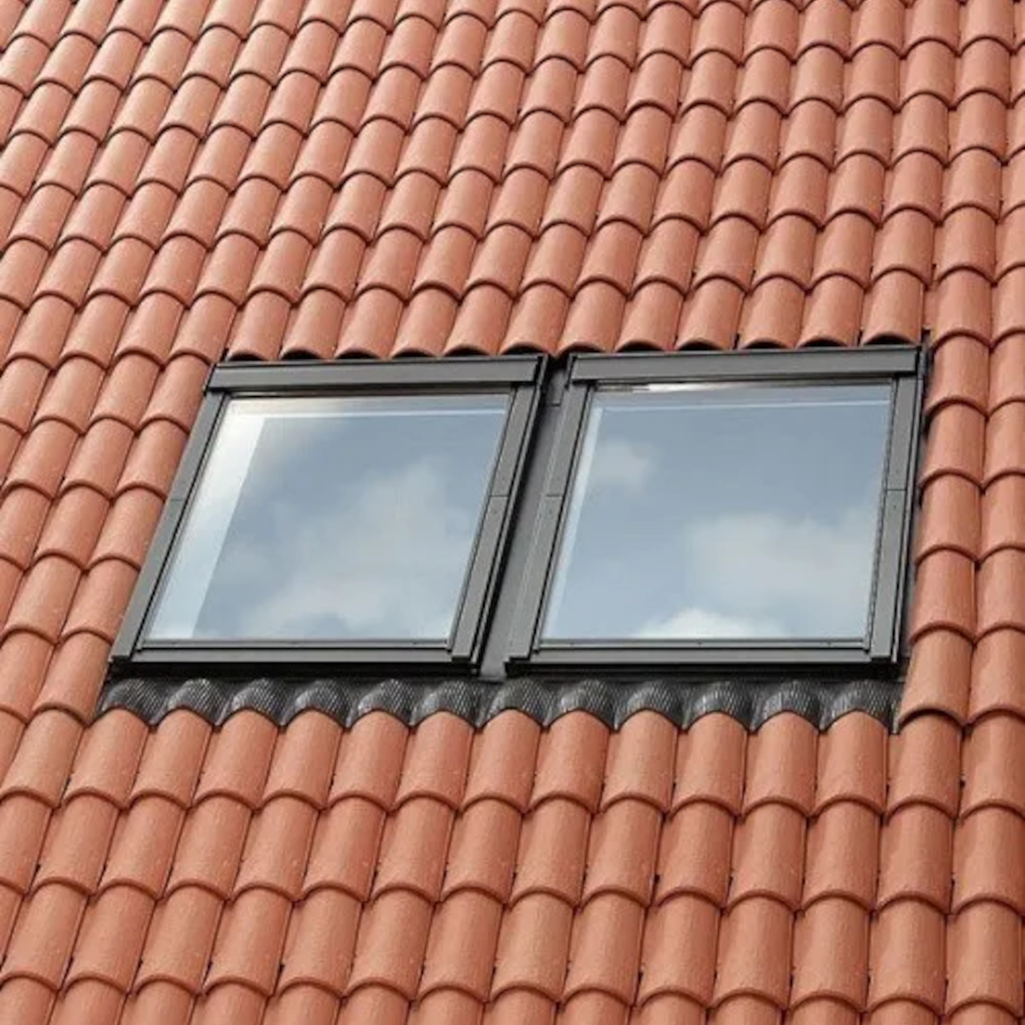 Lemování kombi Velux EKW 0002H MK06 na profilovanou střešní krytinu