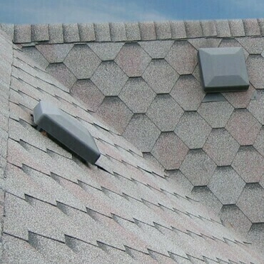 Plasotvý odvetrávač IKO odvetrávač Armourvent Standard čierny