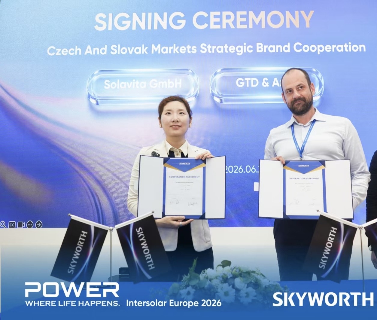 Podpis Cooperation Agreement mezi ARGOS ELEKTRO a Skyworth PV na veletrhu Intersolar Europe v Mnichově