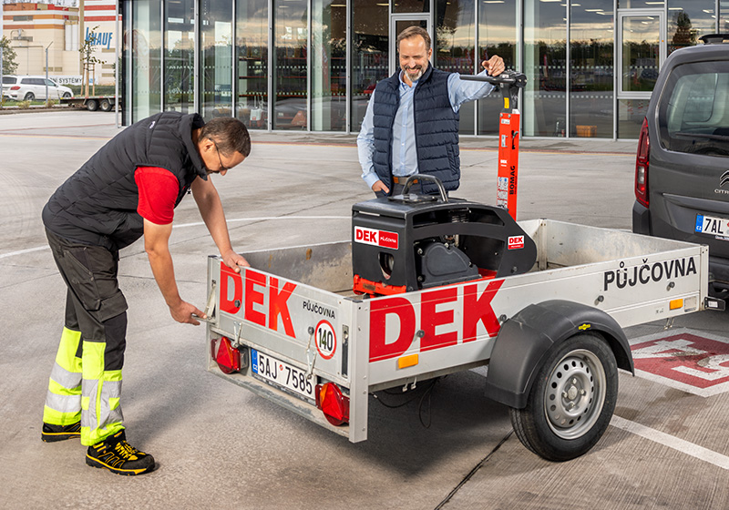 Den má v DEK Půjčovně 24 hodin